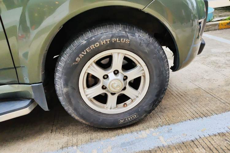 Used Haval H5 Classic 2012 European-style Version Green Quiet 2.0T Manual Two-Wheel Drive Comfort Model Right Front Wheel Hub
