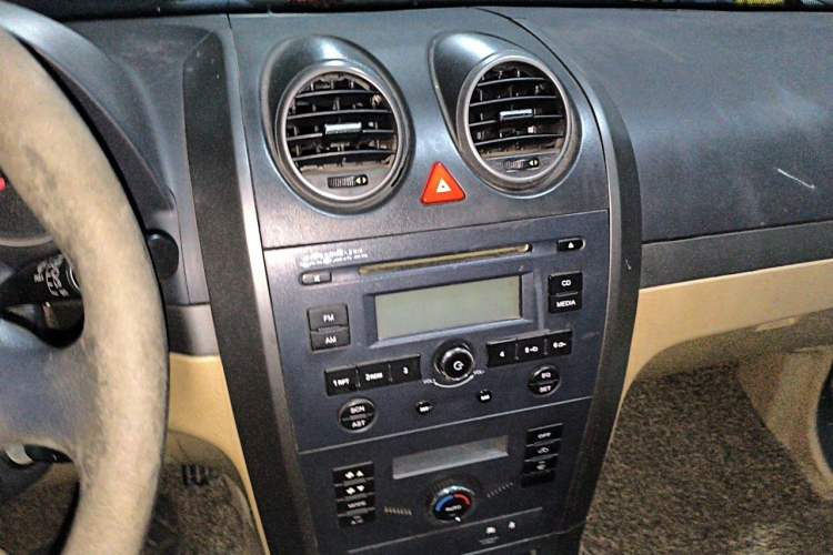 Used Haval H5 Classic 2012 European-style 2.0L Two-Wheel Drive Elite Model Audio And AC Panel