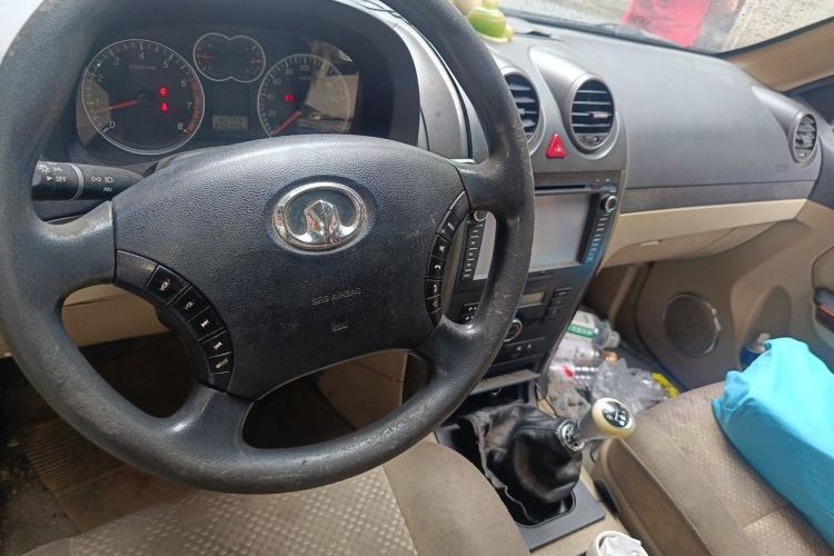 Used Haval H5 Classic 2012 European-style 2.0L Two-Wheel Drive Elite Model Center Console