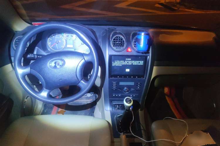 Used Haval H5 Classic 2012 European-style Edition 2.4L Four-Wheel Drive Comfort Model Center Console