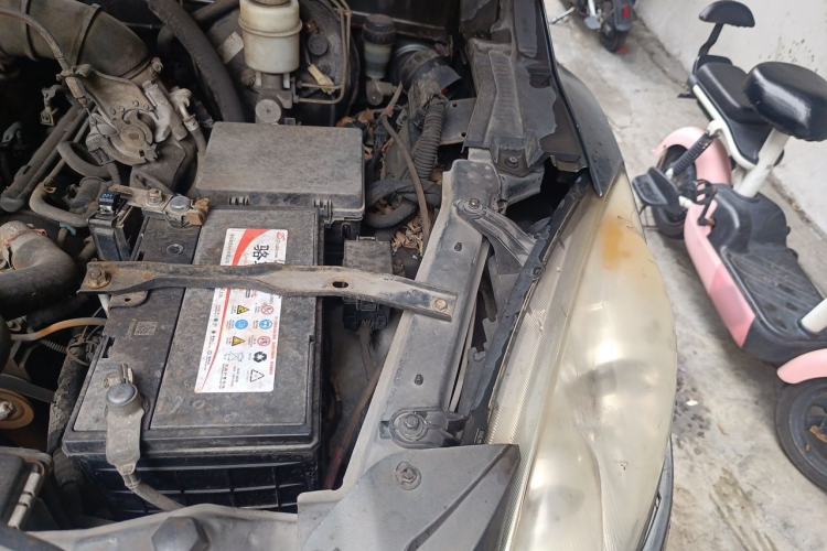 Used Haval H5 Classic 2012 European-style 2.0L Two-Wheel Drive Elite Model Engine Bay Left