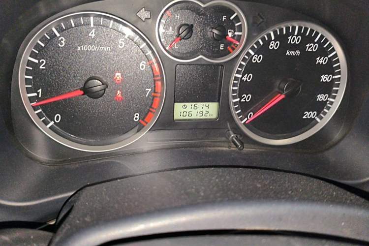 Used Haval H5 Classic 2012 European-style 2.0L Two-Wheel Drive Elite Model Odometer Close Up
