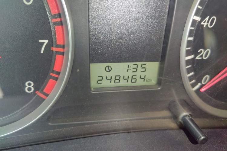 Used Haval H5 Classic 2012 European-style 2.0L Two-Wheel Drive Elite Model Odometer Close Up