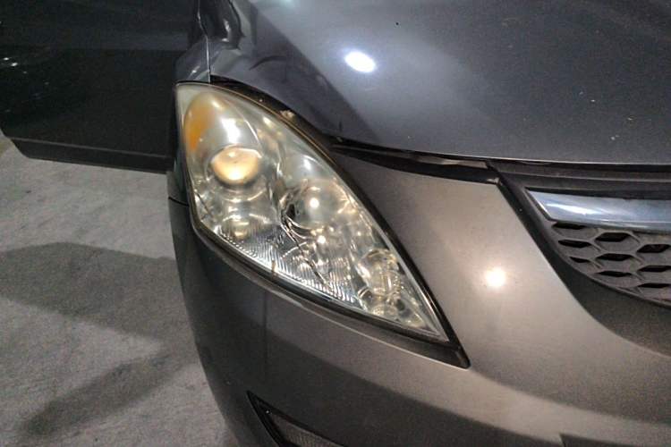Used Haval H5 Classic 2012 European-style 2.0L Two-Wheel Drive Elite Model Right Front Headlight