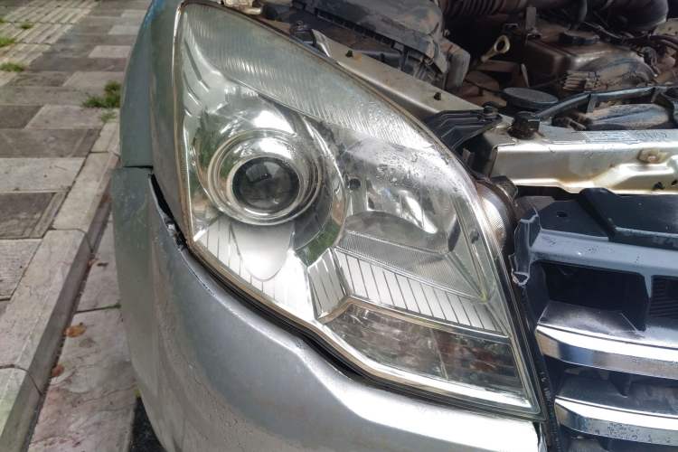 Used Haval H5 Classic 2012 European-style 2.0L Two-Wheel Drive Elite Model Right Front Headlight