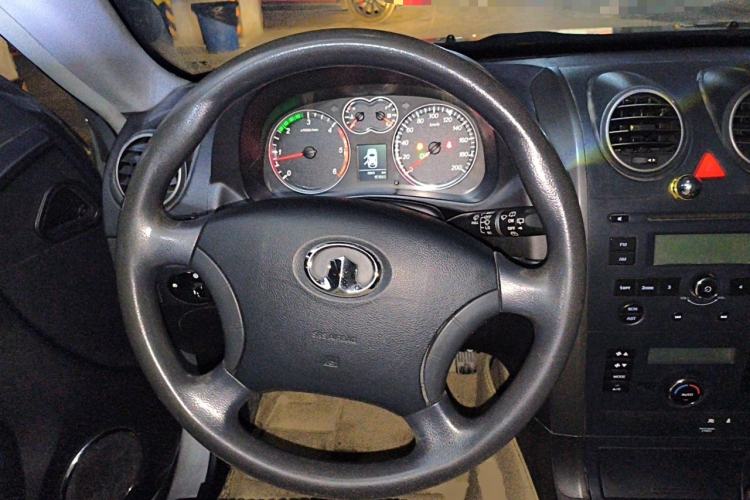 Used Haval H5 Classic 2012 ZhiZun Edition Green & Quiet 2.0T Manual Two-Wheel Drive Comfortable Model Steering Wheel