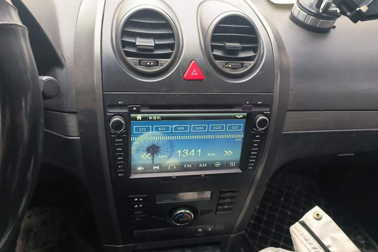 Used Haval H5 Classic 2012 ZhiZun Edition Green & Quiet 2.0T Manual Two-Wheel Drive Comfortable Model Audio And AC Panel