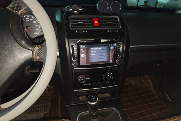 Used Haval H5 Classic 2012 ZhiZun Edition Green & Quiet 2.0T Manual Two-Wheel Drive Comfortable Model Audio And AC Panel