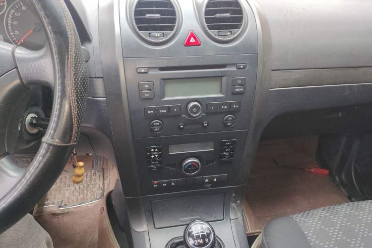 Used Haval H5 Classic 2012 European-style Edition 2.4L Four-Wheel Drive Comfort Model Audio And AC Panel