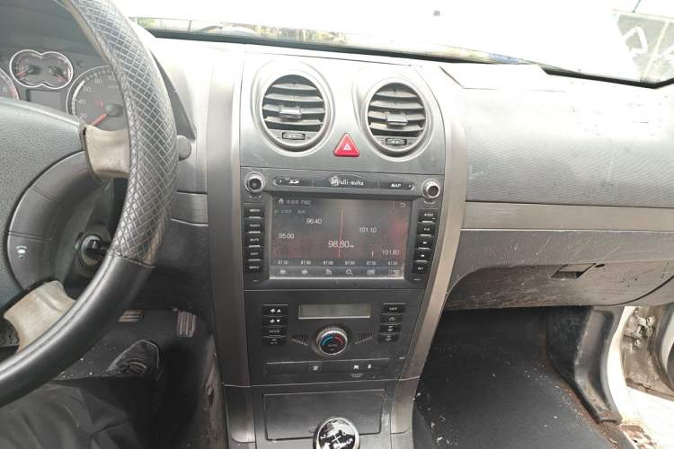 Used Haval H5 Classic 2012 Zhizun Edition 2.0L Two-Wheel Drive Navigation Model Audio And AC Panel