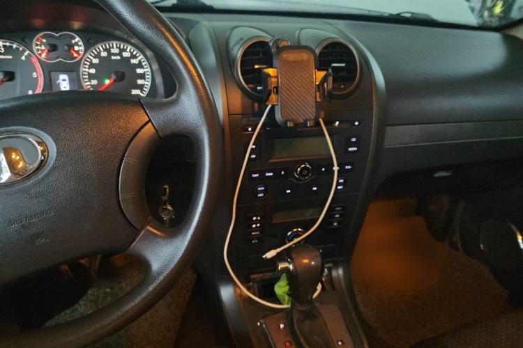 Used Haval H5 Classic 2012 ZhiZun Edition Green Silence 2.0T Automatic Two-Wheel Drive Comfortable Model Audio And AC Panel