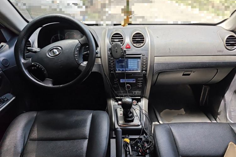 Used Haval H5 Classic 2012 ZhiZun Edition Green & Quiet 2.0T Automatic Two-Wheel Drive Luxury Model Center Console