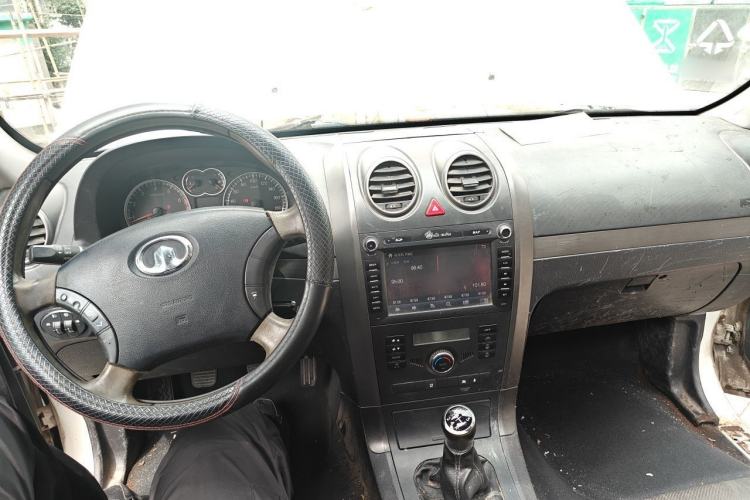 Used Haval H5 Classic 2012 Zhizun Edition 2.0L Two-Wheel Drive Navigation Model Center Console