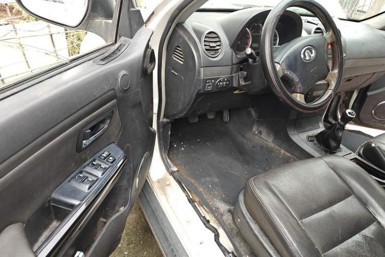 Used Haval H5 Classic 2012 Zhizun Edition 2.0L Two-Wheel Drive Navigation Model Driver Seat