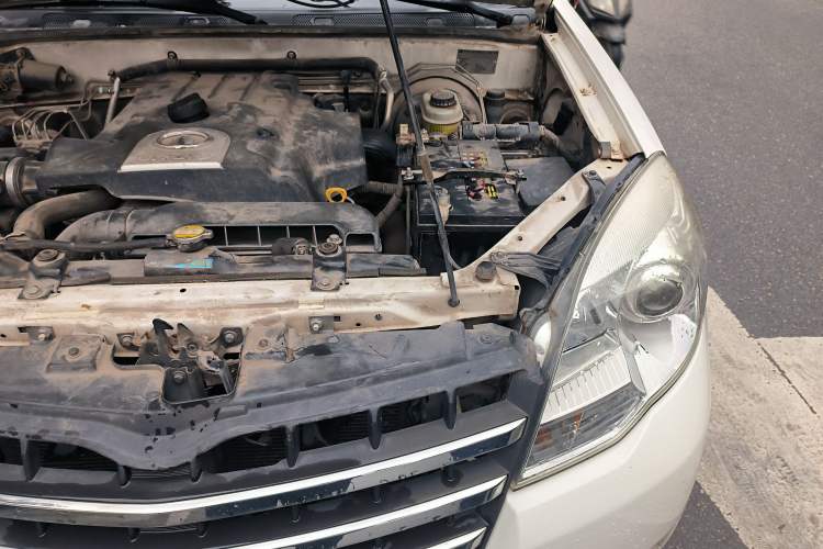 Used Haval H5 Classic 2012 ZhiZun Edition Green & Quiet 2.0T Manual Two-Wheel Drive Comfortable Model Engine Bay Left