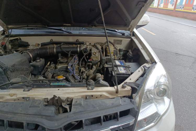 Used Haval H5 Classic 2012 European-style Edition 2.4L Four-Wheel Drive Comfort Model Engine Bay Left