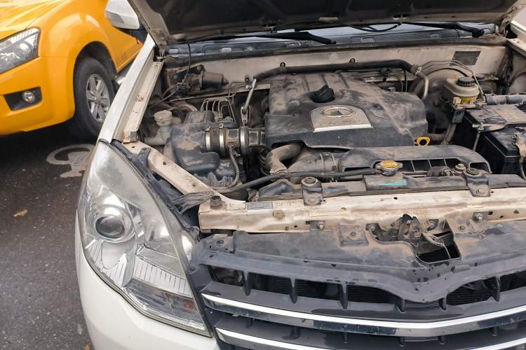 Used Haval H5 Classic 2012 ZhiZun Edition Green & Quiet 2.0T Manual Two-Wheel Drive Comfortable Model Engine Bay Right