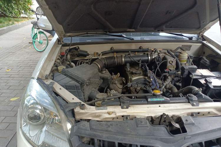 Used Haval H5 Classic 2012 European-style Edition 2.4L Four-Wheel Drive Comfort Model Engine Bay Right