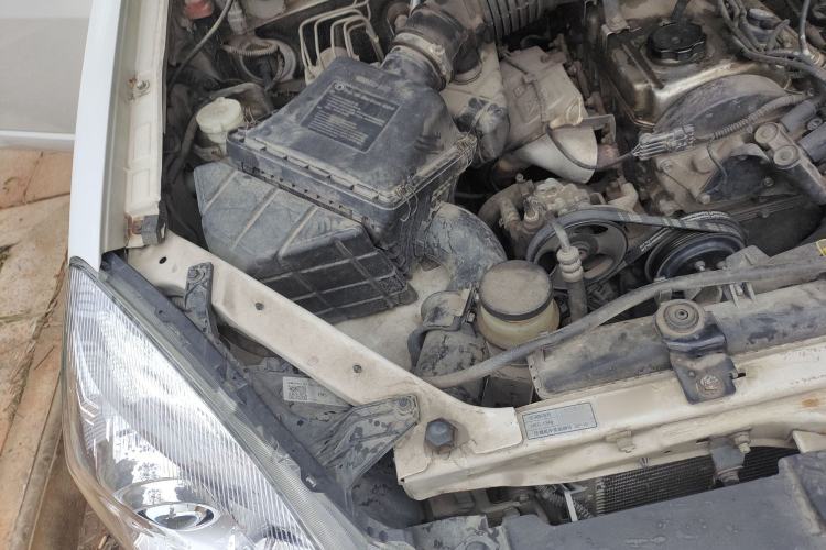 Used Haval H5 Classic 2012 European-style Edition 2.4L Four-Wheel Drive Comfort Model Engine Bay Right