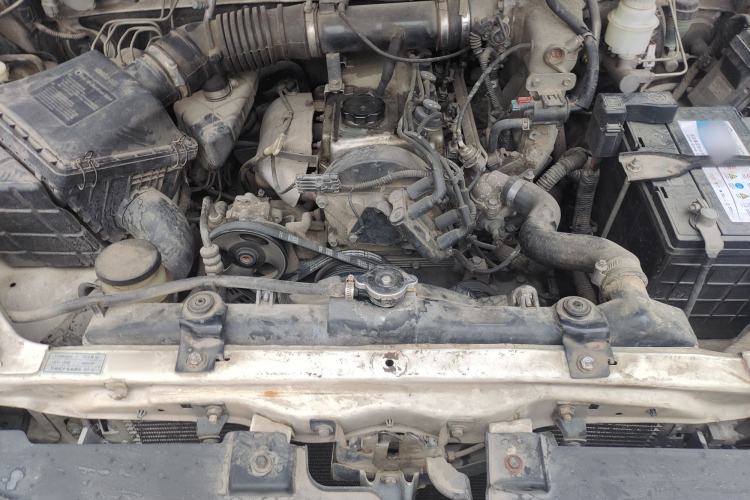 Used Haval H5 Classic 2012 European-style Edition 2.4L Four-Wheel Drive Comfort Model Engine Bay