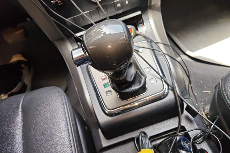 Used Haval H5 Classic 2012 ZhiZun Edition Green & Quiet 2.0T Automatic Two-Wheel Drive Luxury Model Gear Lever