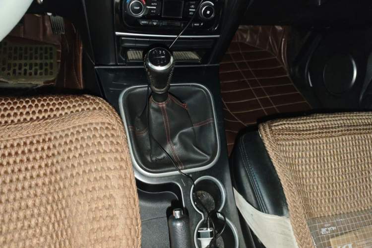 Used Haval H5 Classic 2012 ZhiZun Edition Green & Quiet 2.0T Manual Two-Wheel Drive Comfortable Model Gear Lever