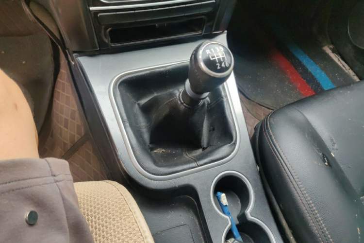Used Haval H5 Classic 2012 ZhiZun Edition Green & Quiet 2.0T Manual Two-Wheel Drive Comfortable Model Gear Lever