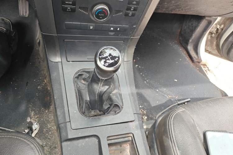 Used Haval H5 Classic 2012 Zhizun Edition 2.0L Two-Wheel Drive Navigation Model Gear Lever