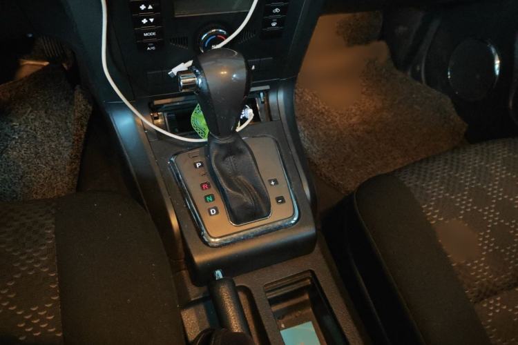 Used Haval H5 Classic 2012 ZhiZun Edition Green Silence 2.0T Automatic Two-Wheel Drive Comfortable Model Gear Lever