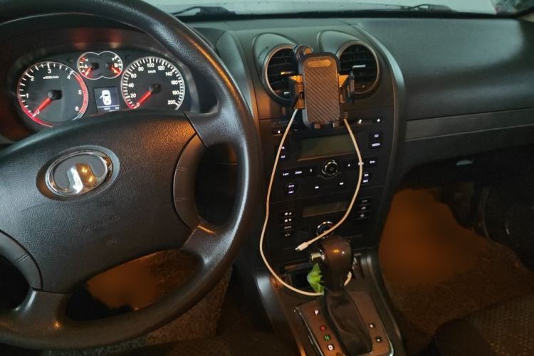 Used Haval H5 Classic 2012 ZhiZun Edition Green Silence 2.0T Automatic Two-Wheel Drive Comfortable Model Interior 2