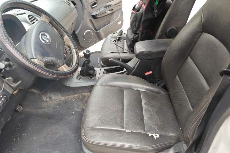 Used Haval H5 Classic 2012 Zhizun Edition 2.0L Two-Wheel Drive Navigation Model Left Front Seat