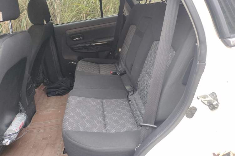 Used Haval H5 Classic 2012 European-style Edition 2.4L Four-Wheel Drive Comfort Model Left Rear Seat