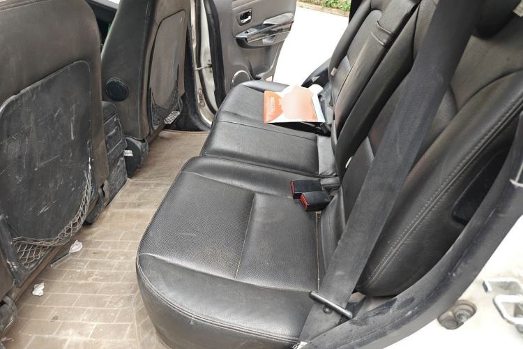 Used Haval H5 Classic 2012 Zhizun Edition 2.0L Two-Wheel Drive Navigation Model Left Rear Seat