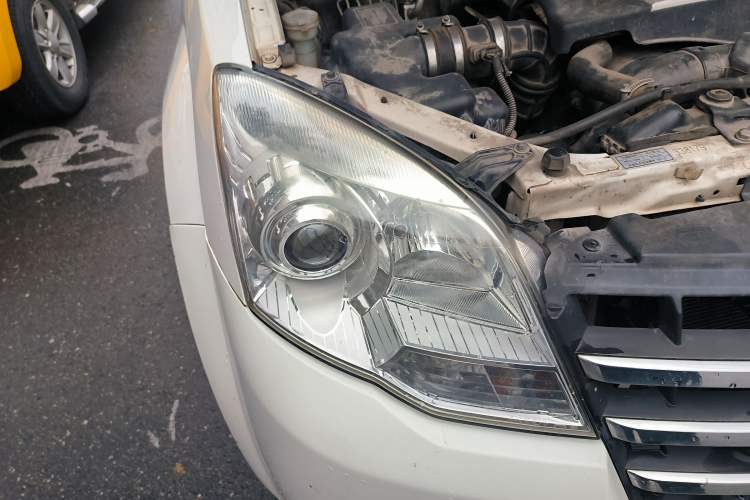Used Haval H5 Classic 2012 ZhiZun Edition Green & Quiet 2.0T Manual Two-Wheel Drive Comfortable Model Right Front Headlight