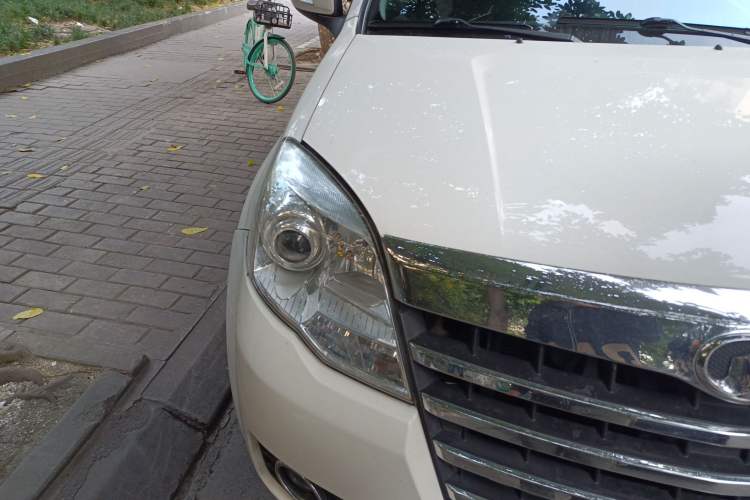 Used Haval H5 Classic 2012 European-style Edition 2.4L Four-Wheel Drive Comfort Model Right Front Headlight