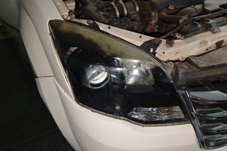 Used Haval H5 Classic 2012 ZhiZun Edition Green & Quiet 2.0T Manual Two-Wheel Drive Comfortable Model Right Front Headlight