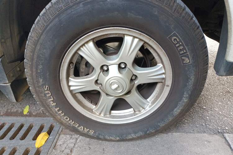 Used Haval H5 Classic 2012 European-style Edition 2.4L Four-Wheel Drive Comfort Model Right Front Wheel Hub