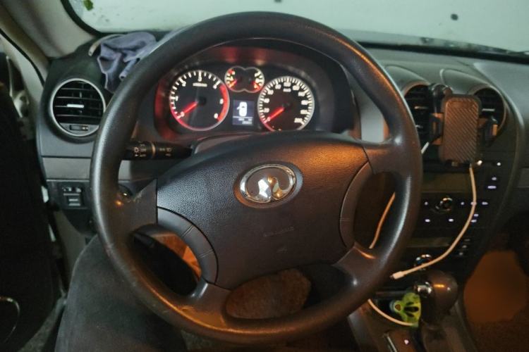 Used Haval H5 Classic 2012 ZhiZun Edition Green Silence 2.0T Automatic Two-Wheel Drive Comfortable Model Steering Wheel