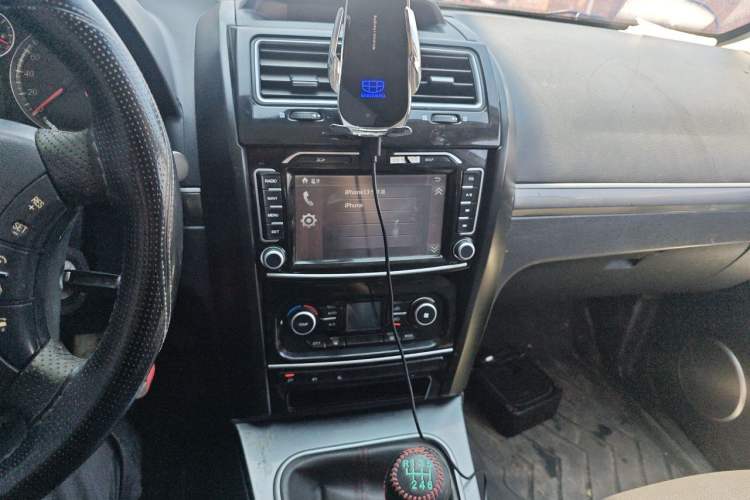 Used Haval H5 Classic 2013 Zhizun Edition 2.0T Manual 4x4 Elite Model Audio And AC Panel