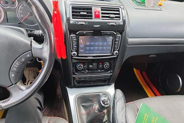 Used Haval H5 Classic 2013 Zhizun Edition 2.0T Manual 4x4 Elite Model Audio And AC Panel