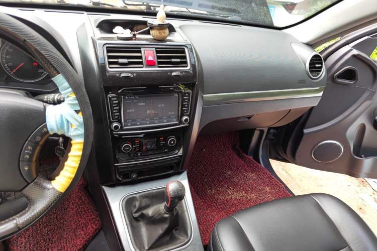 Used Haval H5 Classic 2013 Zhizun Edition 2.0T Manual Two-Wheel Drive Entry-Level Model Audio And AC Panel
