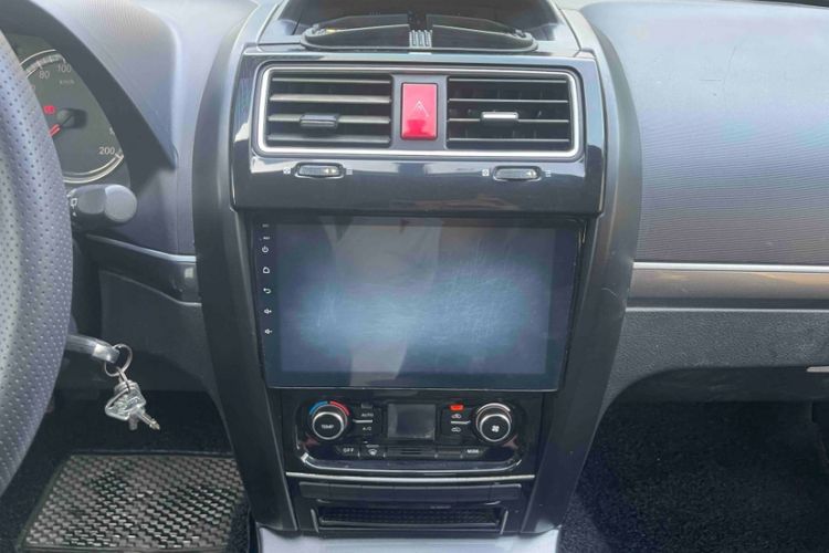 Used Haval H5 Classic 2013 Zhizun Edition 2.0L Manual Two-Wheel Drive Entry-Level Model Audio And AC Panel