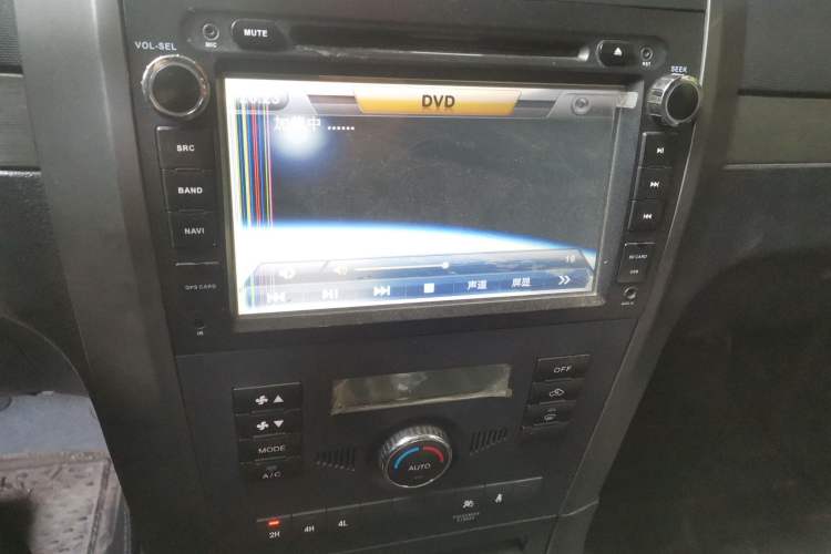 Used Haval H5 Classic 2013 ZhiZun Edition Green Silence 2.0T Manual 4x4 Progressive Model Audio And AC Panel