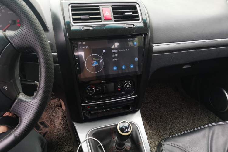 Used Haval H5 Classic 2013 ZhiZun Edition Green Silence 2.0T Manual 4x4 Progressive Model Audio And AC Panel