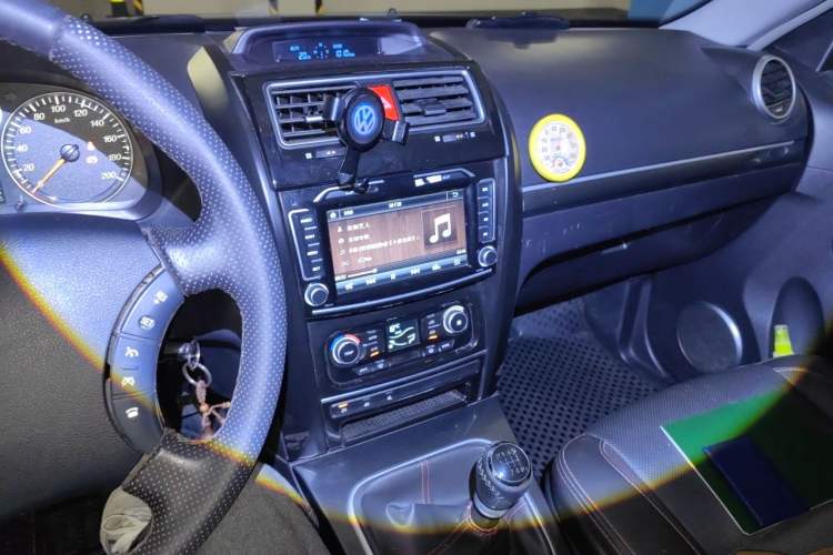 Used Haval H5 Classic 2013 Zhizun Edition 2.0T Manual 4x4 Elite Model Audio And AC Panel