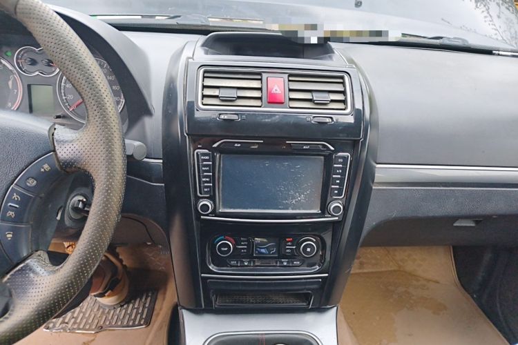 Used Haval H5 Classic 2013 Zhizun Edition 2.0T Manual Two-Wheel Drive Entry-Level Model Audio And AC Panel