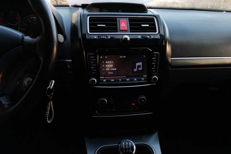 Used Haval H5 Classic 2013 Zhizun Edition 2.0L Manual Two-Wheel Drive Entry-Level Model Audio And AC Panel