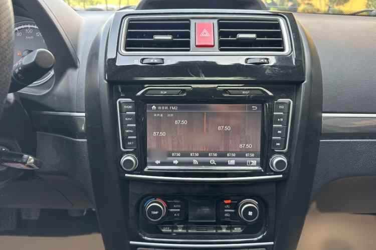 Used Haval H5 Classic 2013 Zhizun Edition 2.0T Manual 4x4 Prestige Model Audio And AC Panel