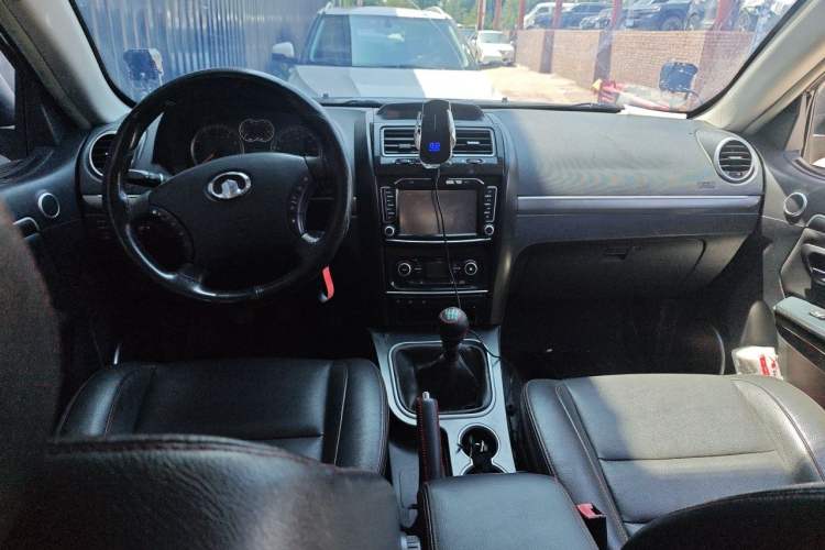 Used Haval H5 Classic 2013 Zhizun Edition 2.0T Manual 4x4 Elite Model Center Console