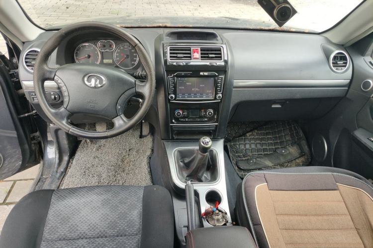 Used Haval H5 Classic 2013 Zhizun Edition 2.0L Manual Two-Wheel Drive Entry-Level Model Center Console